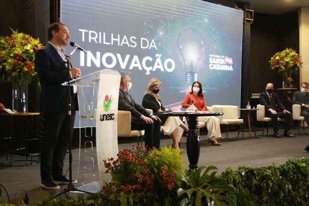 Em Criciúma, Carlos Moisés destaca investimentos recordes em educação na abertura do Circuito Inova SC