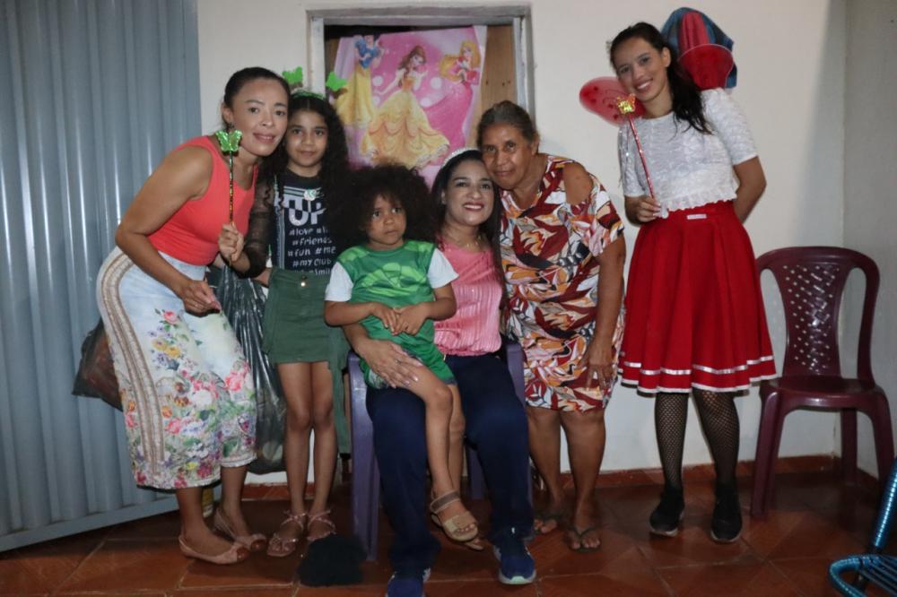 Vereadora realiza ação solidária para crianças carentes em comemoração ao seu aniversário.