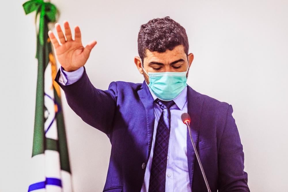 Suplente é empossado vereador em Monsenhor Gil após mudança no secretariado municipal