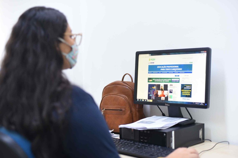 Governo do Amazonas, por meio do Cetam, oferta 17 mil vagas em cursos EaD