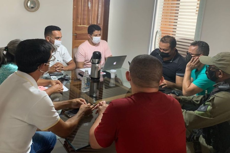 Prefeitura de Hugo Napoleão entrega sistema de monitoramento por câmeras ao comando do GPM.