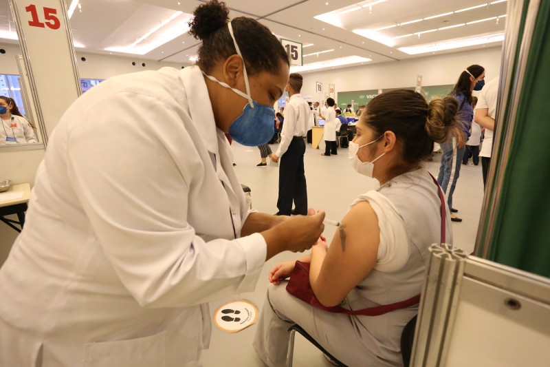 Vacina da Pfizer como dose de reforço aumenta em até 25 vezes anticorpos