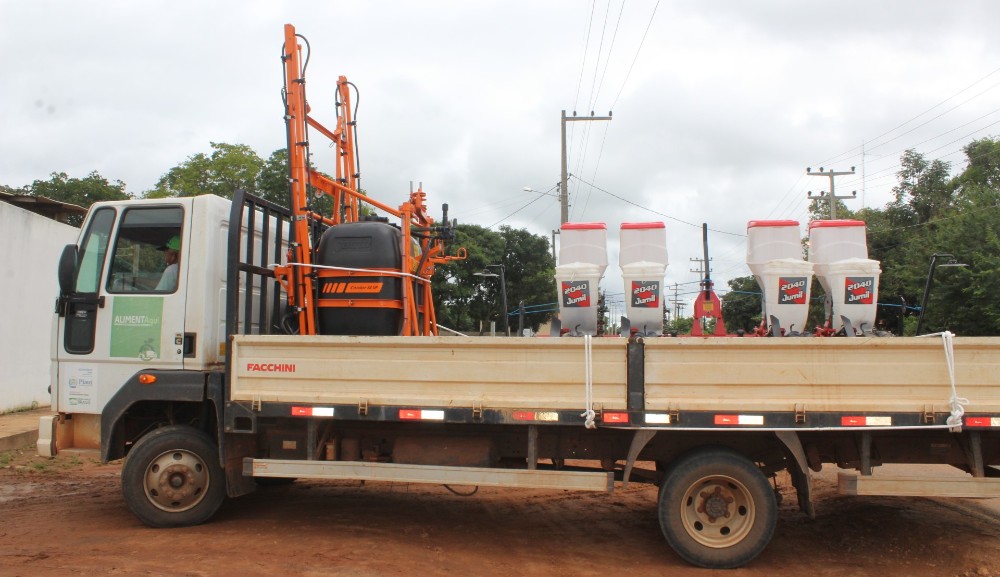 Prefeitura de São Pedro faz aquisição de equipamentos para a agricultura