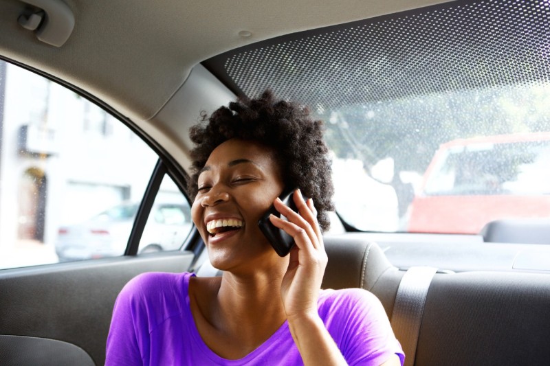 Startup de mobilidade urbana leva trabalhadores de carro para o trabalho