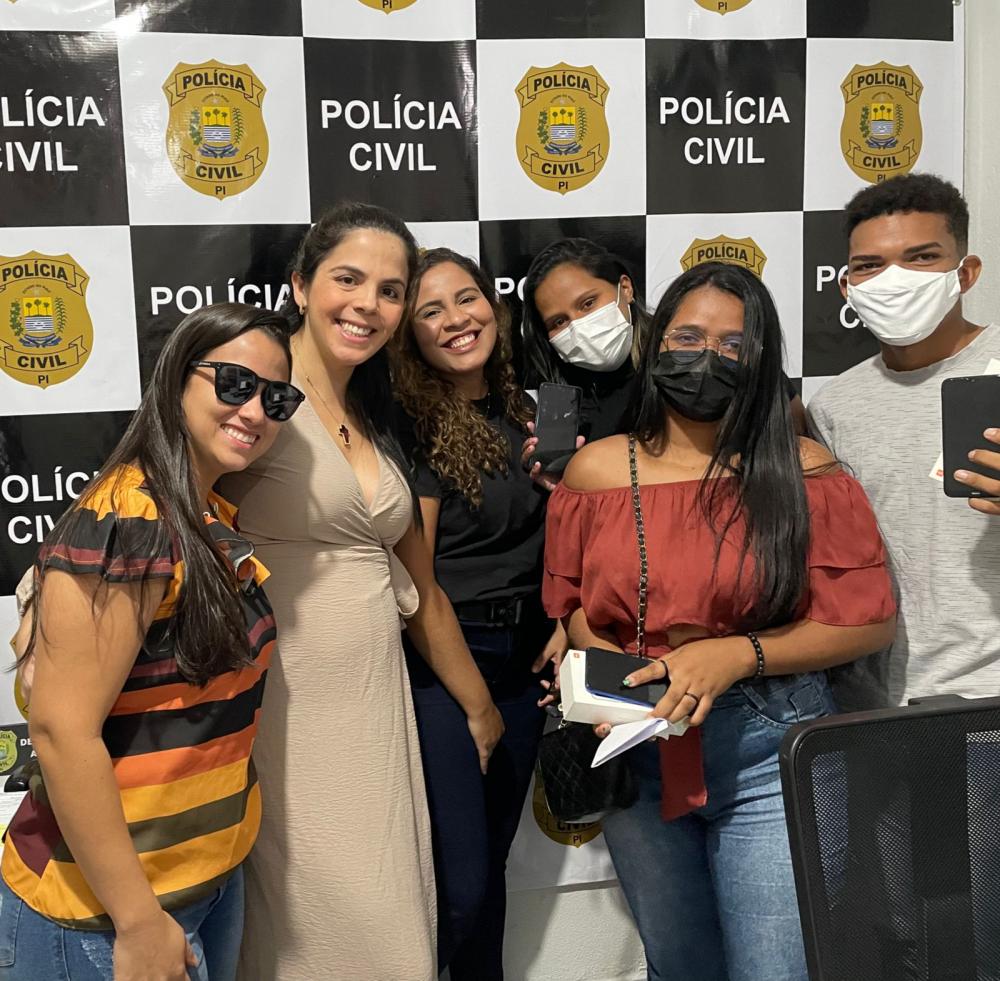 Polícia Civil recupera três celulares roubados em Água Branca e São Pedro