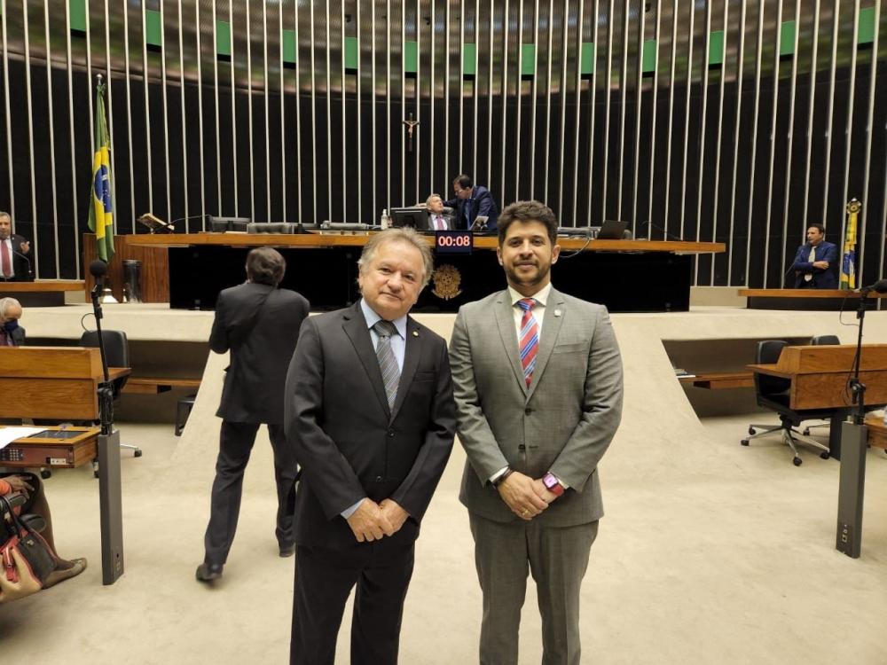 Prefeito Luciano viaja para Brasília em busca recursos para Hugo Napoleão