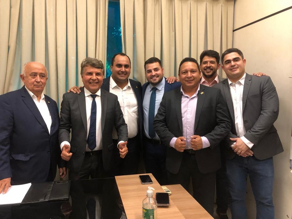 Prefeito João Luiz é empossado presidente da AMPAR