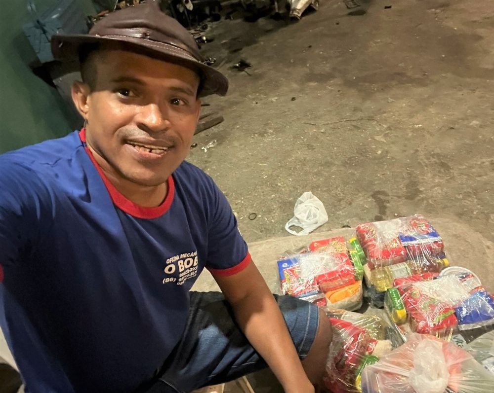 Influencer piauiense Bob Guerreiro destina parte de seu cachê para famílias carentes