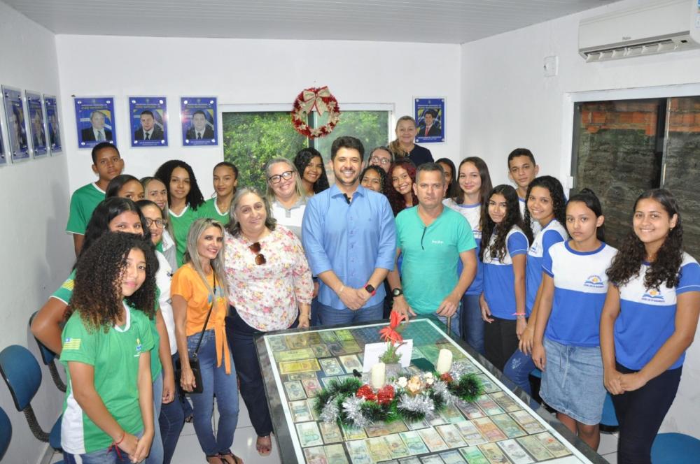 Hugo Napoleão: Alunos aprovados em exame do IFPI participam de encontro com o prefeito Luciano