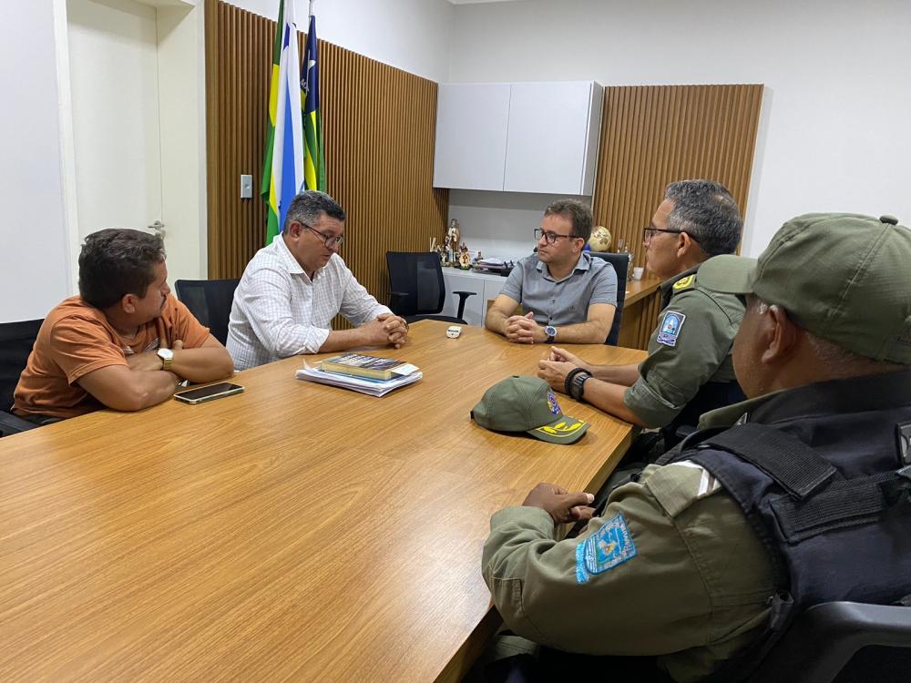 Em reunião, Prefeito Júnior Bill cobra instalação da polícia civil em São Pedro