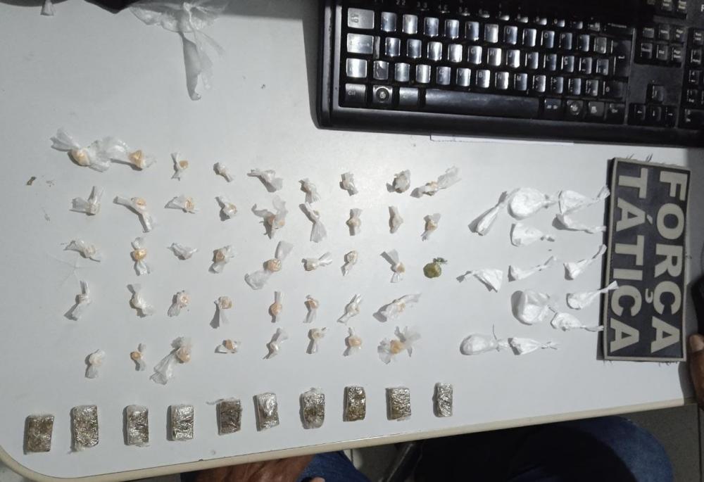 Equipe de motopatrulhamento da Polícia Militar apreende suspeito de tráfico de drogas em Água Branca