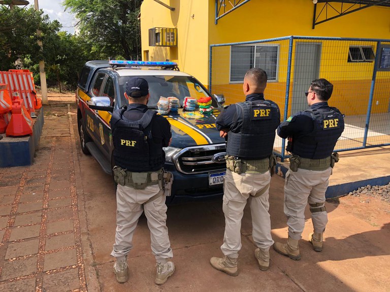 PRF apreende 14 kg de cocaína avaliada em R$ 2,6 milhões em Picos