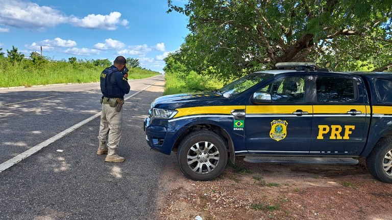 PRF intensifica fiscalizações nas rodovias durante o feriado no Piauí