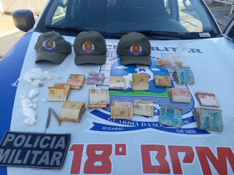 Barro Duro | Polícia Militar apreende drogas e mais de R$ 4 mil em residência