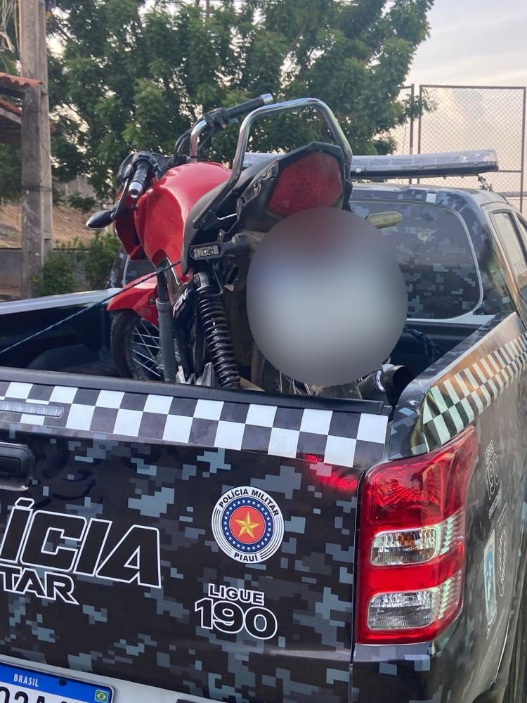 Polícia Militar recupera veículos e celulares roubados e prende dupla de assaltantes em Teresina
