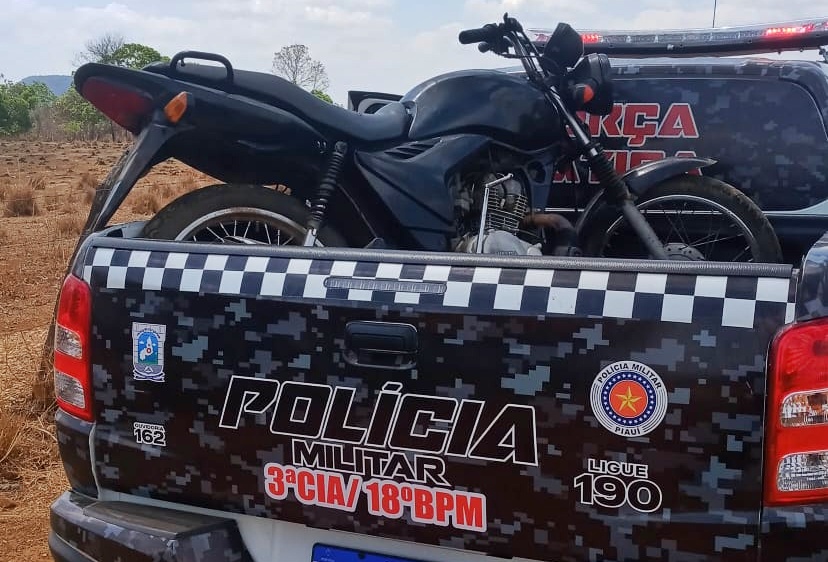 Polícia Militar recupera motocicleta roubada no centro do município de Amarante