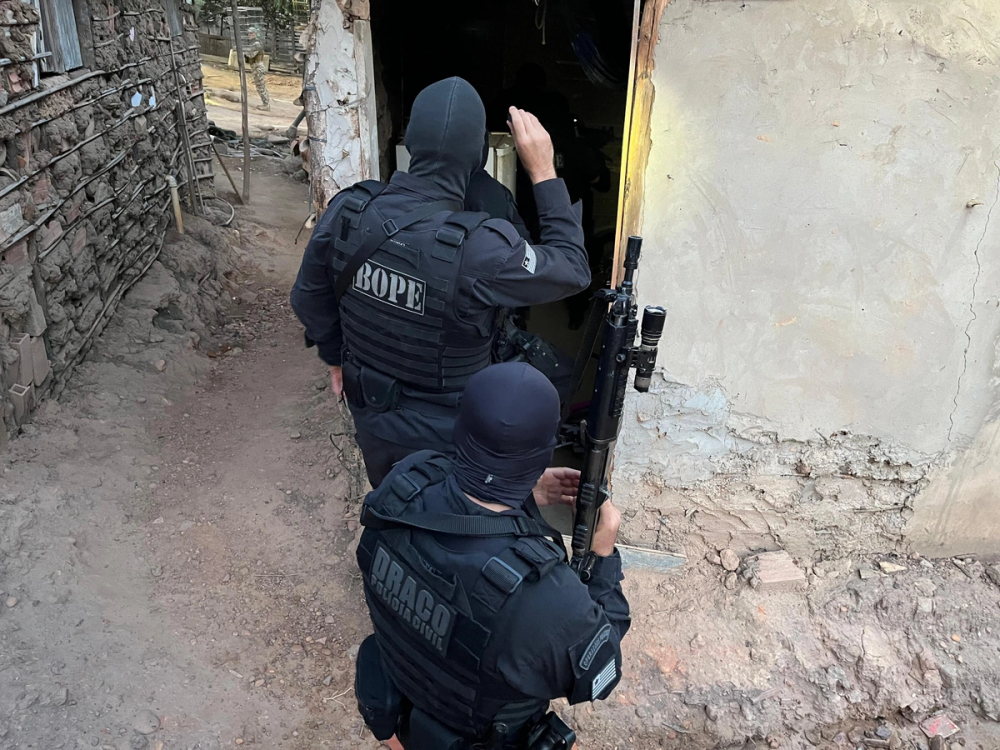 Polícia cumpre 13 mandados de busca e apreensão em operação 'Draco 72' em Teresina