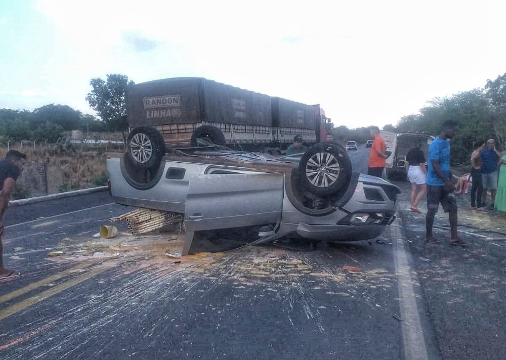 Acidente entre picape Saveiro e Fiat Pálio deixa três feridos entre São Pedro do Piauí e Água Branca