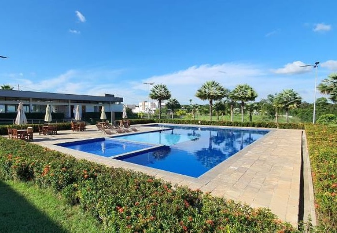 Mulher de 33 anos encontrada morta em piscina de condomínio de luxo em Teresina