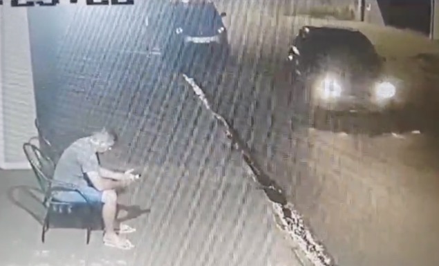 Câmeras flagram empresário sendo executado em frente a loja de conveniência no MS. 