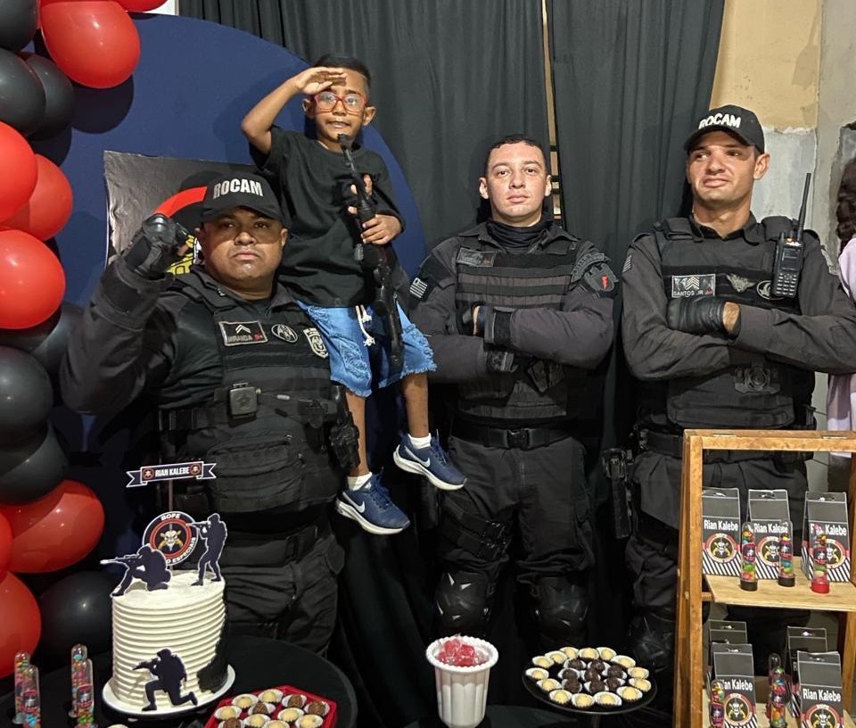 Policiais fazem surpresa e participam de aniversário de criança fã da Rocam em Teresina
