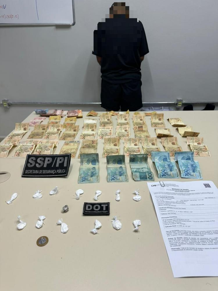 Mulher é presa acusada de roubo e tráfico de drogas em Teresina