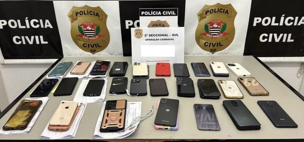 Mulher é presa com 22 celulares roubados em bloco de rua durante Carnaval