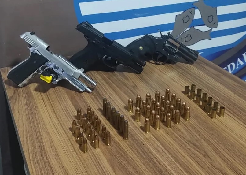 PM prende motorista com armas, munições e quase R$ 1,5 mil na BR 020 em Simplício Mendes