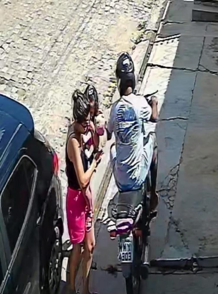 Câmera flagra mulher sendo assaltada com criança na zona leste de Teresina