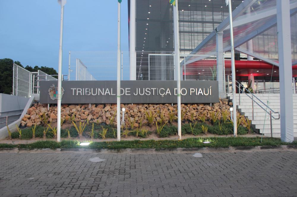 Homem é condenado a 12 anos de prisão por tentar matar ex-mulher e sogra
