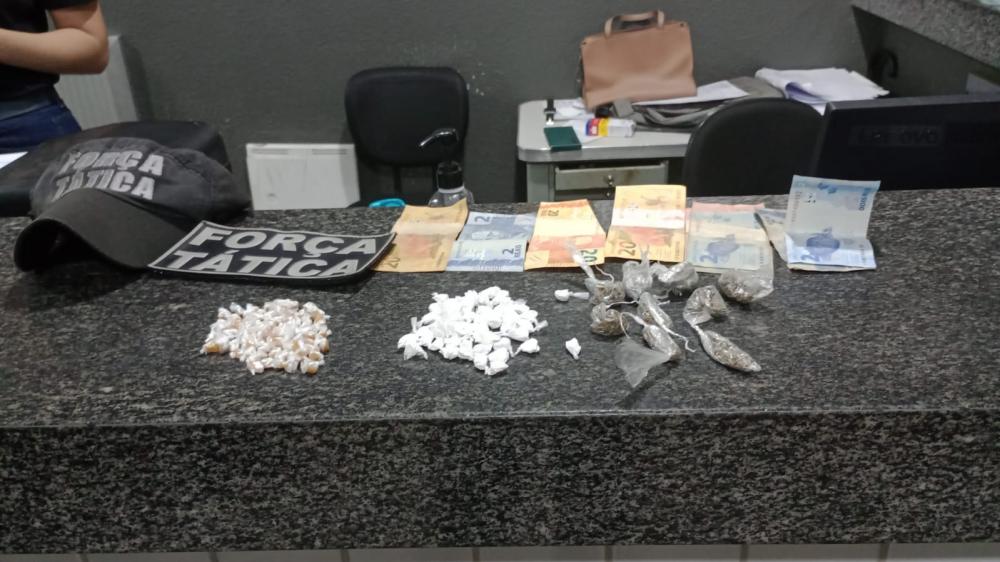 Polícia prende trio suspeito de comercializar drogas em Piripiri