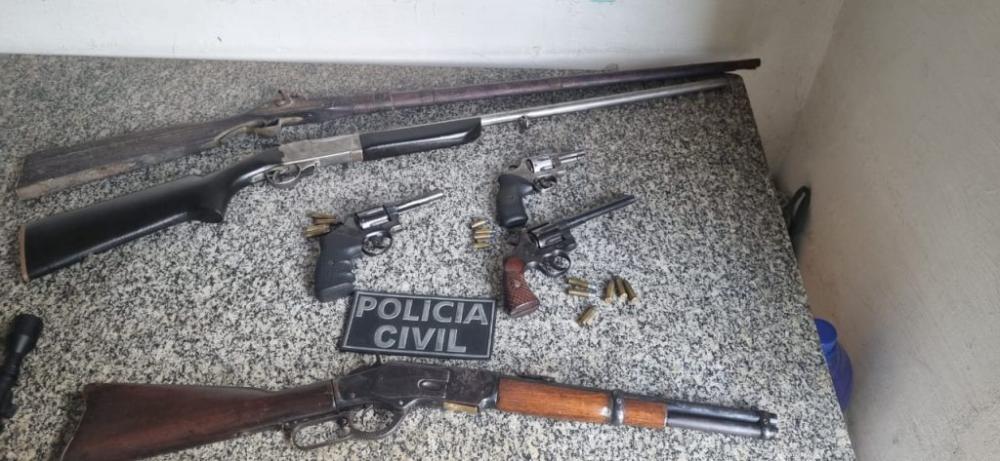 Ex-policial é preso por comércio ilegal de arma de fogo em Teresina