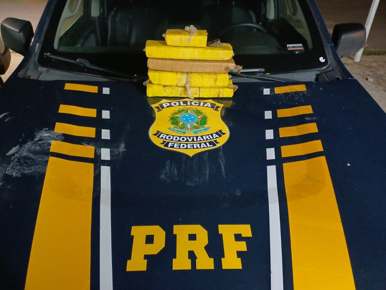 Dupla é presa durante ação da PRF com 5 tabletes de maconha em Picos