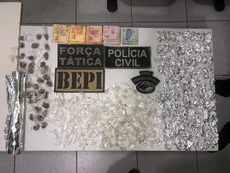 Polícia apreende mais de 300 porções de entorpecentes em residência no litoral do Piauí