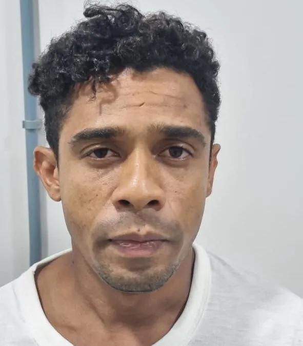 Homem que estava foragido por assassinar vizinho a facadas é preso pela polícia no Piauí