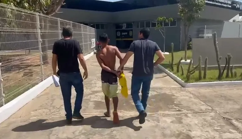 Homem é preso após esfaquear e assassinar companheiro de ex-namorada em Teresina