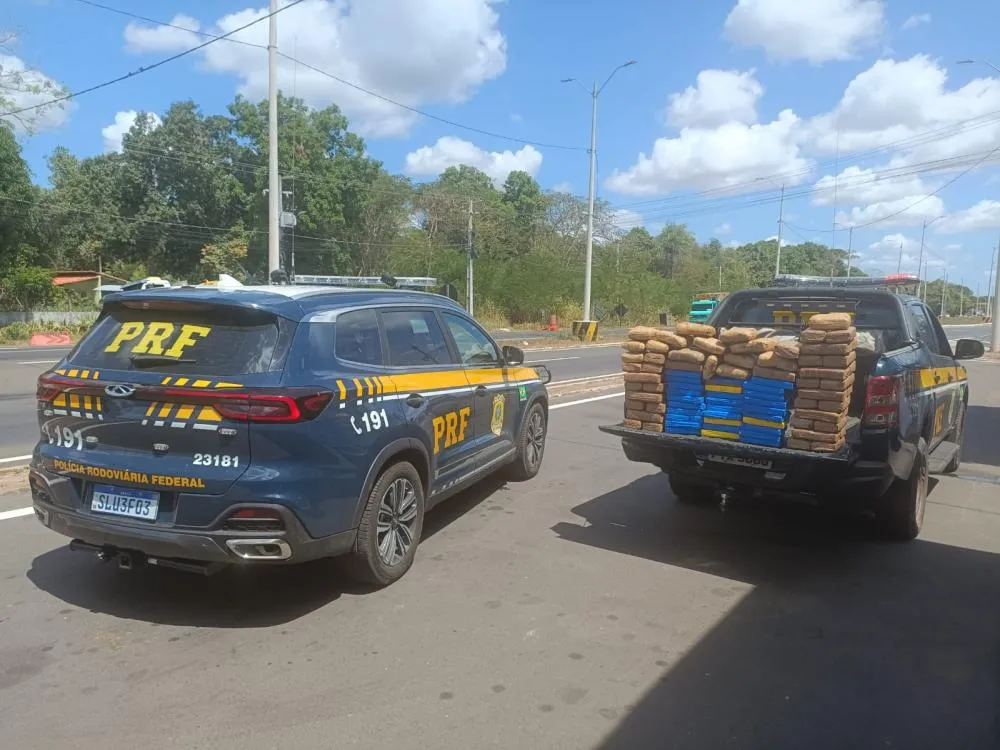 PRF apreende 84 tabletes de skunk e cocaína escondidos em carro no Piauí