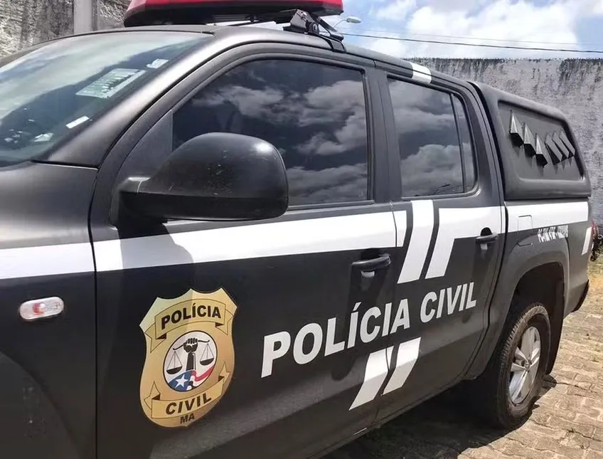 Ônibus escolar com crianças atropela motociclista em Altos; motorista foge
