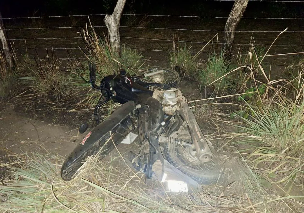 Homem de 38 anos morre após colisão entre carro e moto próximo a São Pedro do Piauí