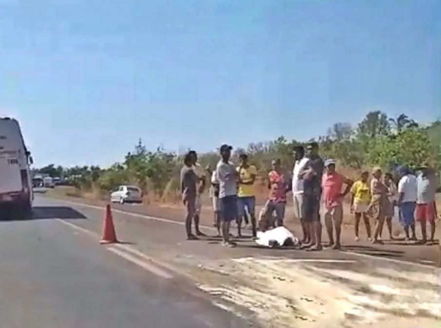 Idoso de 67 anos morre após acidente envolvendo carro e moto na BR 316 em Lagoa do Piauí