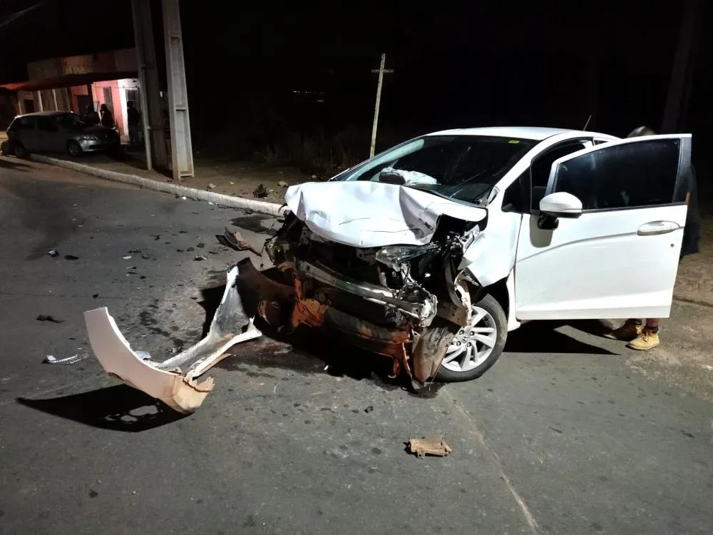 Motorista embriagado provoca acidente entre dois veículos em São Pedro do Piauí