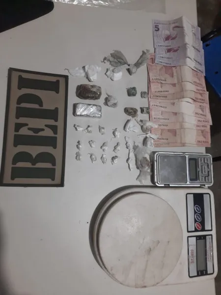 Polícia Militar prende três pessoas por tráfico de drogas em Picos