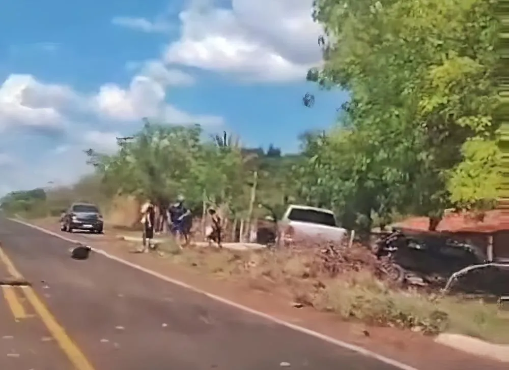 Acidente grave tipo colisão deixa 3 veículos destruídos e morte no interior do Piauí