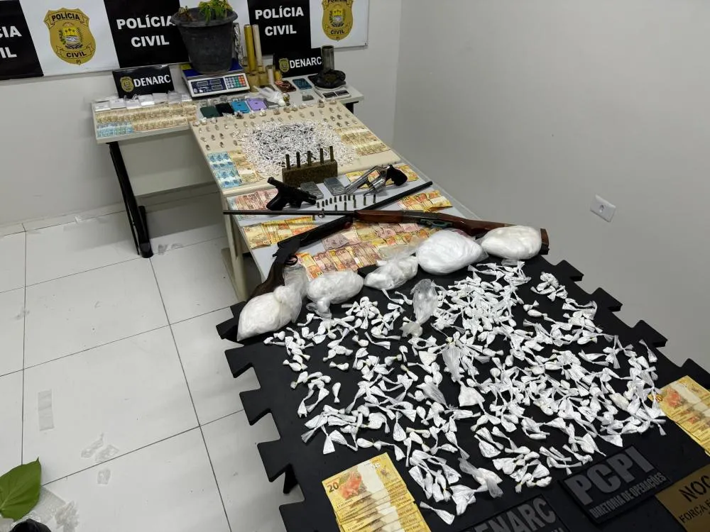 Três homens e uma mulher são presos acusados de tráfico de drogas em Água Branca; armas e drogas foram apreendidas