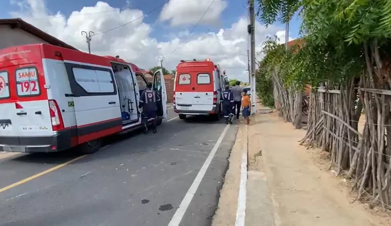 Polícias e Samu voltam à casa de família envenenada após mulher passar mal
