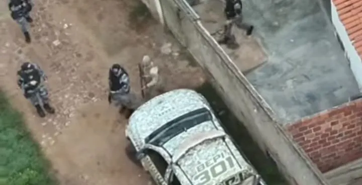 Polícia cumpre mandado de busca e apreensão em residência no bairro Parque de Exposição em Picos