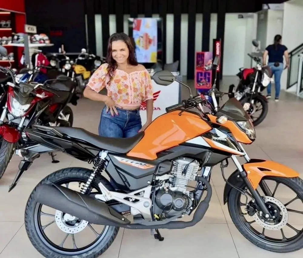 Funcionária de lanchonete morre após bater moto em animal em São Pedro do Piauí