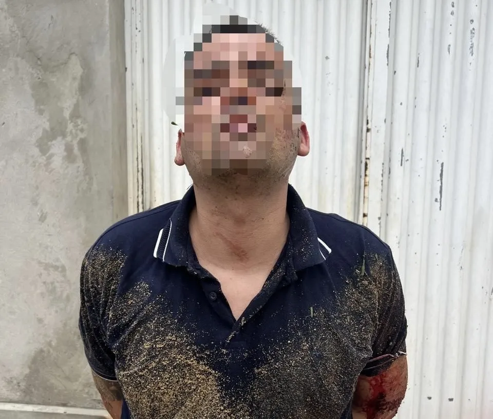 Homem é preso após atirar em policial do DRACO durante cumprimento de mandado de busca e apreensão em THE
