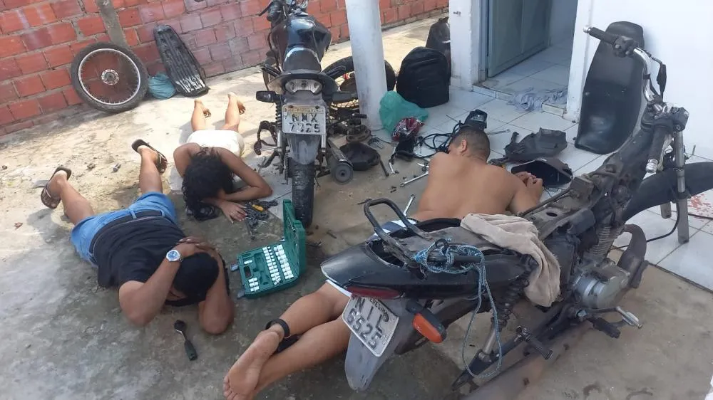 Polícia Militar desarticula desmanche de motos roubadas e prende suspeitos na zona Leste de Teresina