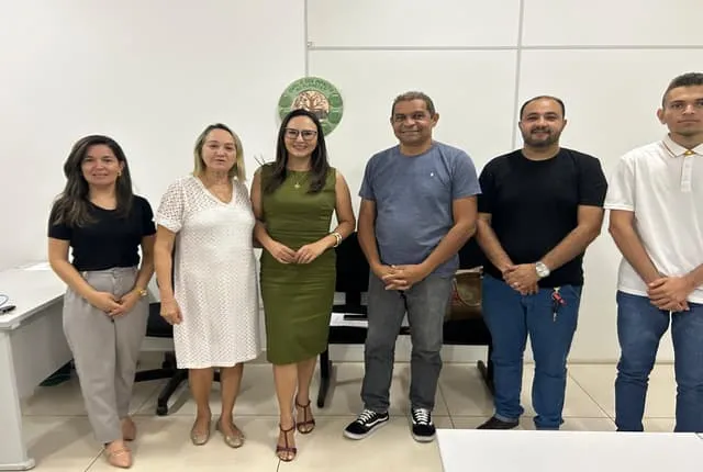 Prefeitura de Picos implanta novo sistema de abastecimento nas comunidades e Estrivaria e Altamira